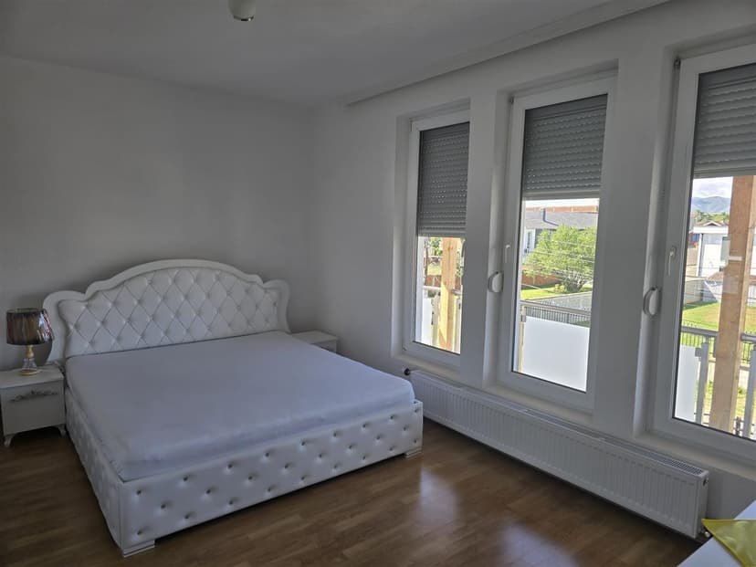 Shtëpi në shitje - Zhabar